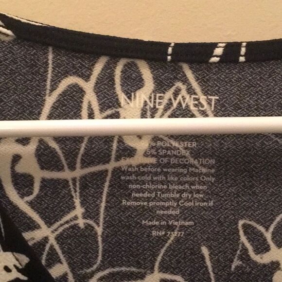 Nine West dress women's size xxl white black background wrap look squigg… - Picture 4 of 10